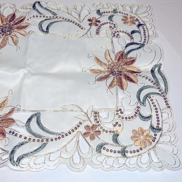52” x 15” Sequin Embroidery Table Runner New - Picture 1 of 2